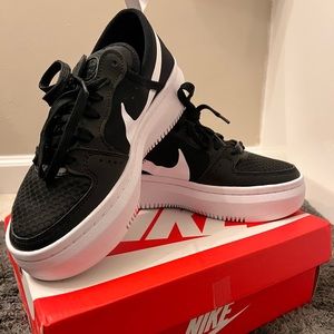 NIKE Women’s Sneakers